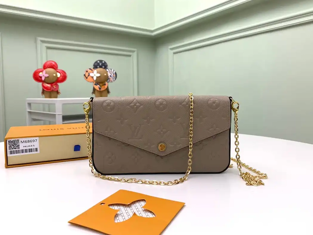 First bag ru POCHETTE FÉLICIE LOUIS VUITTON 0620